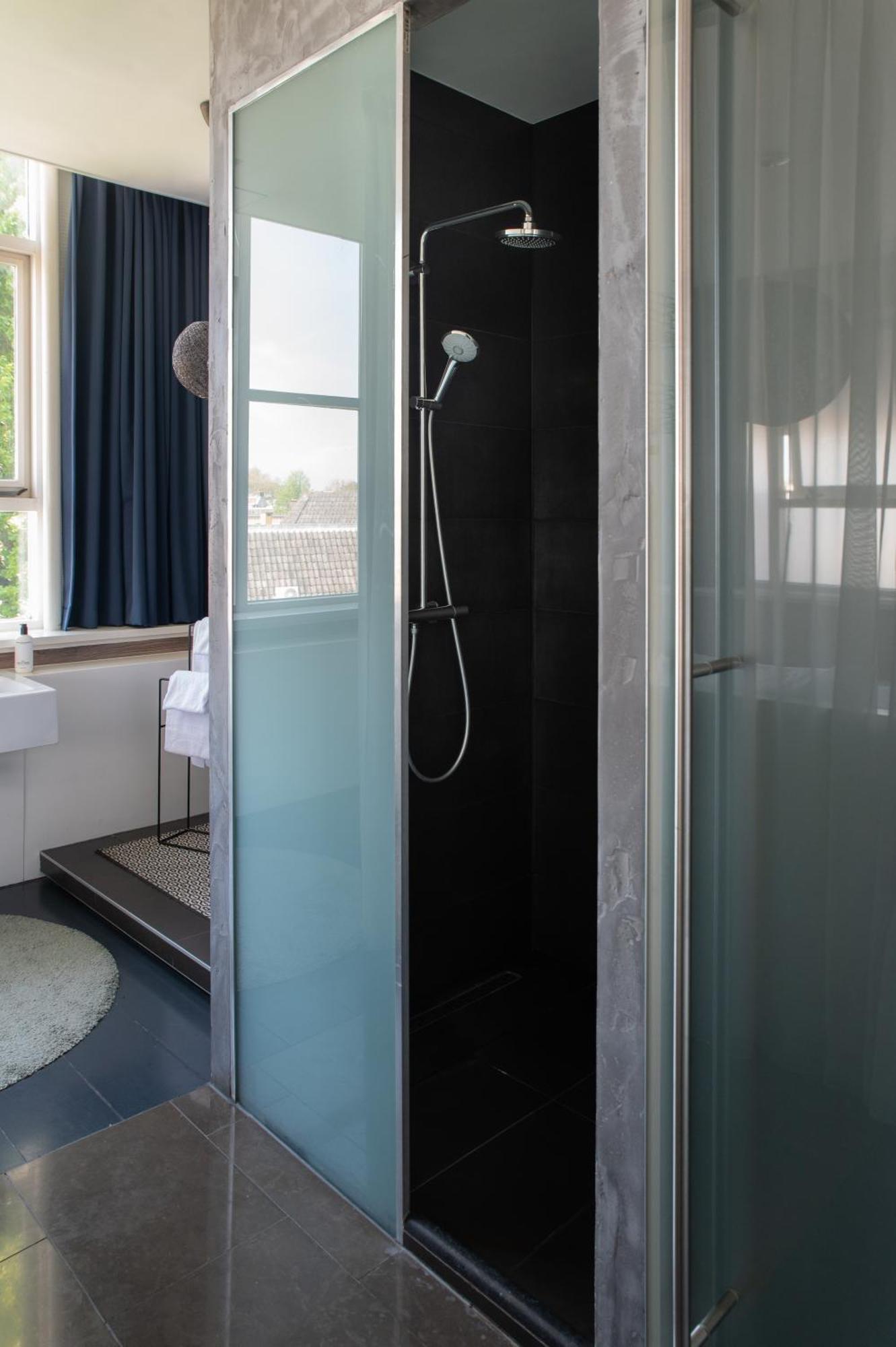 Standard Suite,1667434657:JPEG